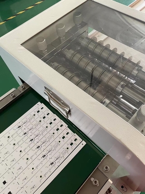 Máy cắt PCB với lưỡi dao thép tốc độ cao và dây chuyền vận chuyển