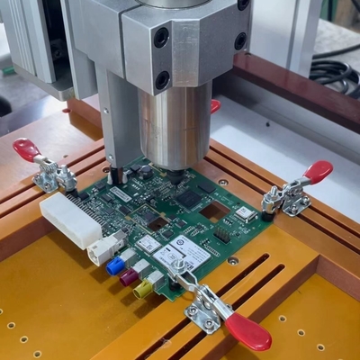 Máy định tuyến PCB bàn 3 trục chính xác cao cho tính lặp lại hệ thống ổ đĩa 0,02mm