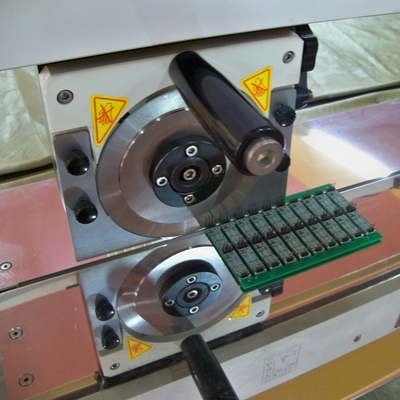 Máy tách PCB cho điện tử di động với lưỡi thép tuyến tính và tròn