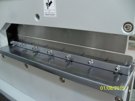 Máy cắt PCB V chính xác cho bảng nhôm LED với điều chỉnh chiều cao dao dưới