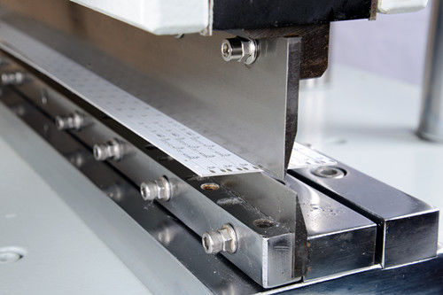 Máy cắt PCB có thể điều chỉnh khoảng cách cho các thành phần cao lên đến 1 inch