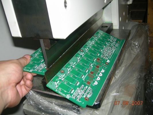 Máy cắt bằng máy cắt Máy cắt PCB cho bảng kim loại với lưỡi cắt tuyến tính
