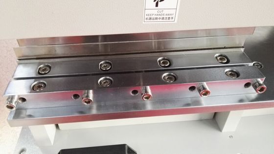 Máy cắt bảng PCB V 2.0mm FR4 với hai lưỡi cắt tuyến tính sắc nét